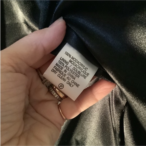 Unique Int’l faux fur/crushed velvet texture coat - Picture 6 of 10